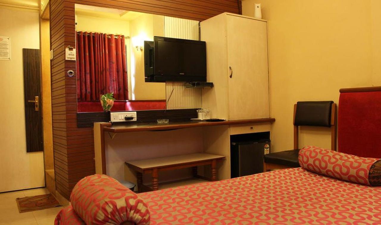 Hotel Siddhartha Mumbai Exterior photo
